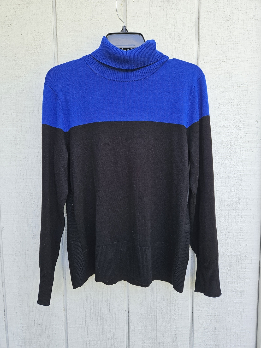Cable & Gauge Royal Blue and Black Colorblock Turtleneck Sweater
